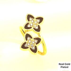 🌟NWOT Designer Inspired Yellow Gold Black Four Clover Ring With Rhinestones 🌟